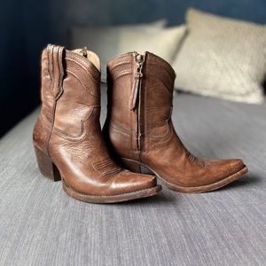 Ariat Size 6.5 short boot